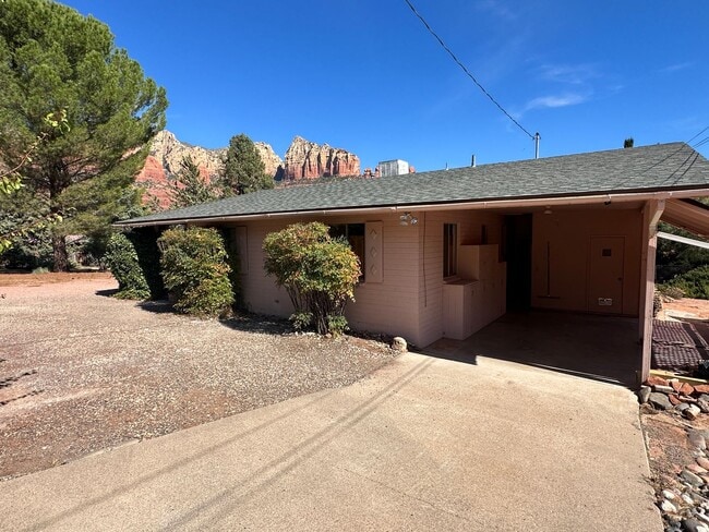 Building Photo - HOUSE - UPTOWN