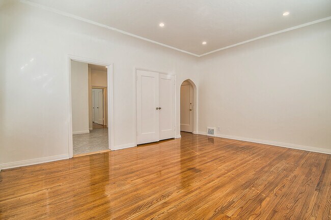 Building Photo - 367 N Curson Ave