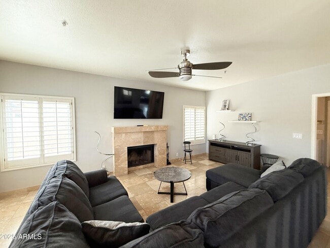 Building Photo - 9437 E Dreyfus Pl