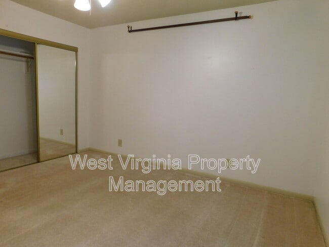 Building Photo - 297 Silo Ln