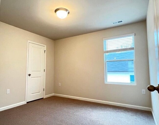 Building Photo - 5 Bedroom Single Family for Sale close to ...