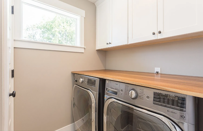 Laundry room (upstairs) - 5324 N Bowdoin St