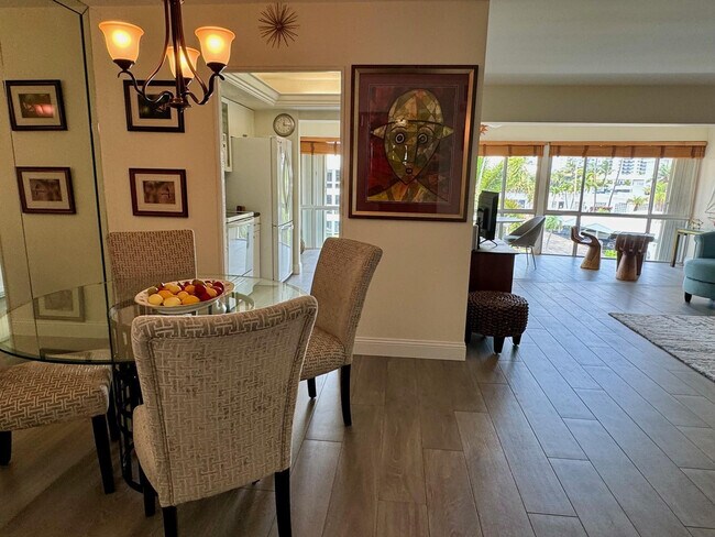 Building Photo - 3051 NE 47th Ct