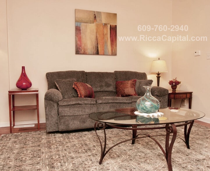 Building Photo - 215 S Atlantic Ave E