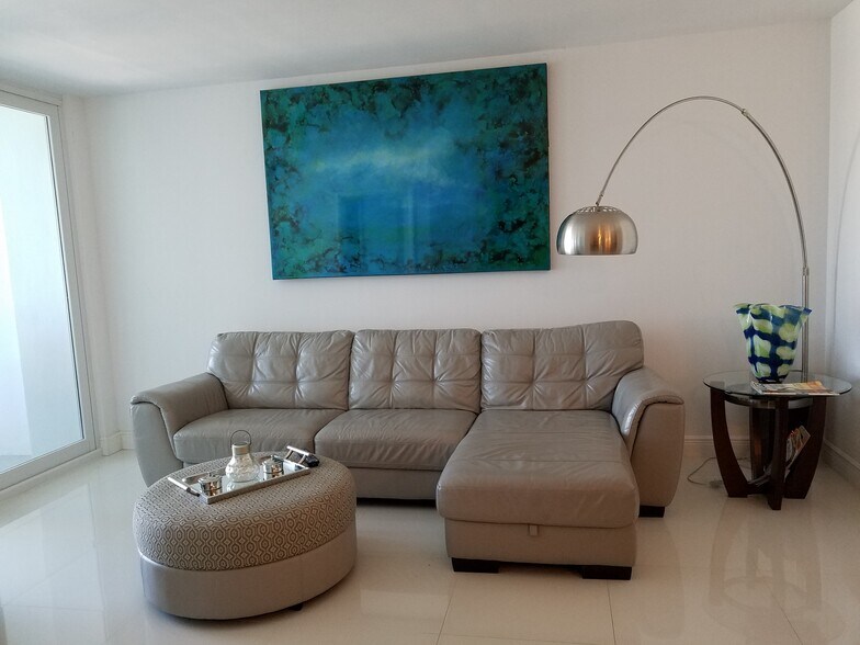 Building Photo - 5401 Collins Ave