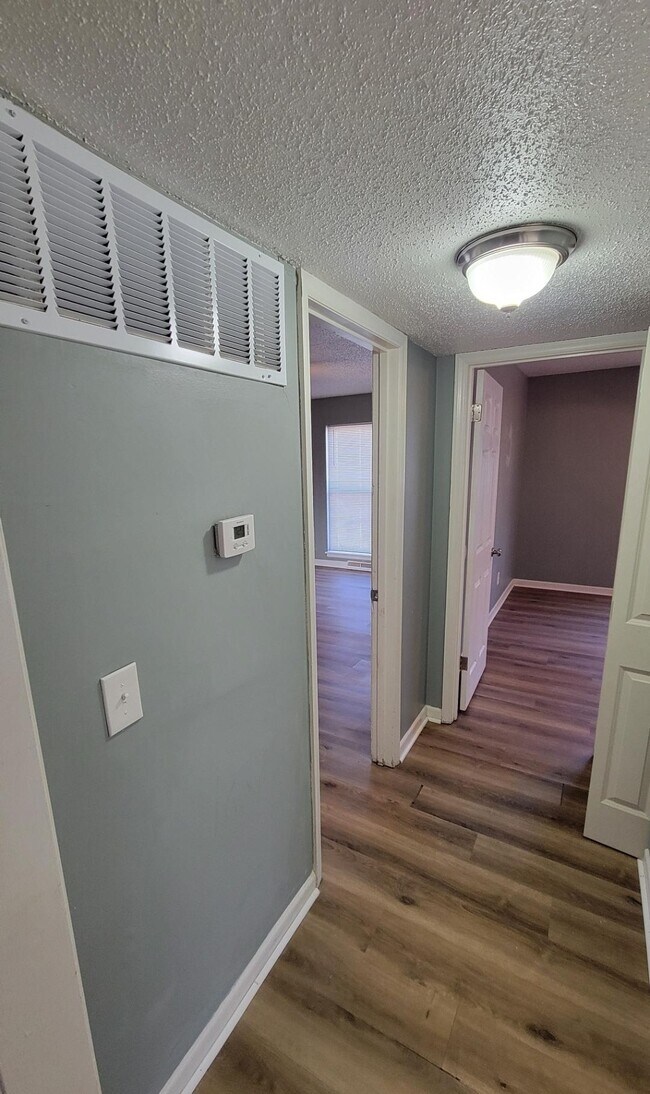 Building Photo - 8721 Countryshire Ln