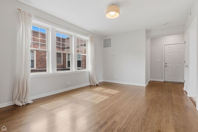 Building Photo - 7318 N Honore St