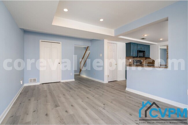 Building Photo - 7884 Huguenot Ct