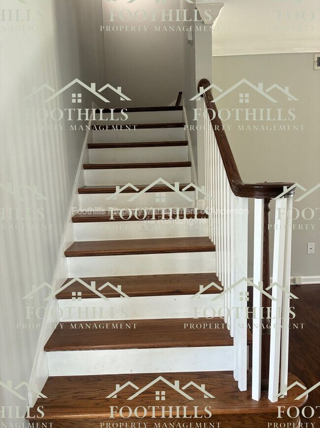 Building Photo - 115 Crosscreek Dr