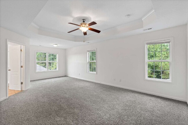 Building Photo - Spacious 4-Bedroom Gem with 2.5 Baths in t...