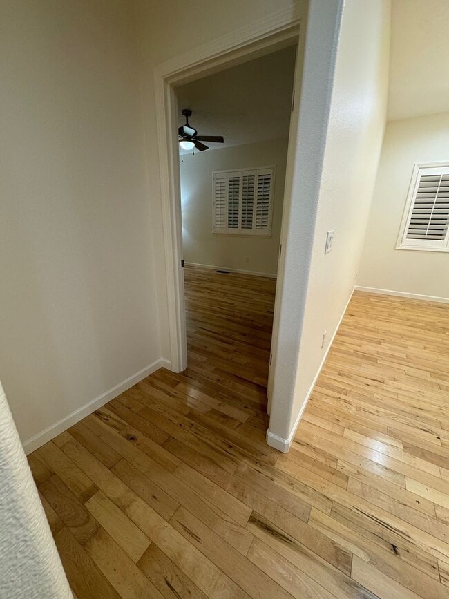Building Photo - 3 Bedroom 2 Bath at Astoria