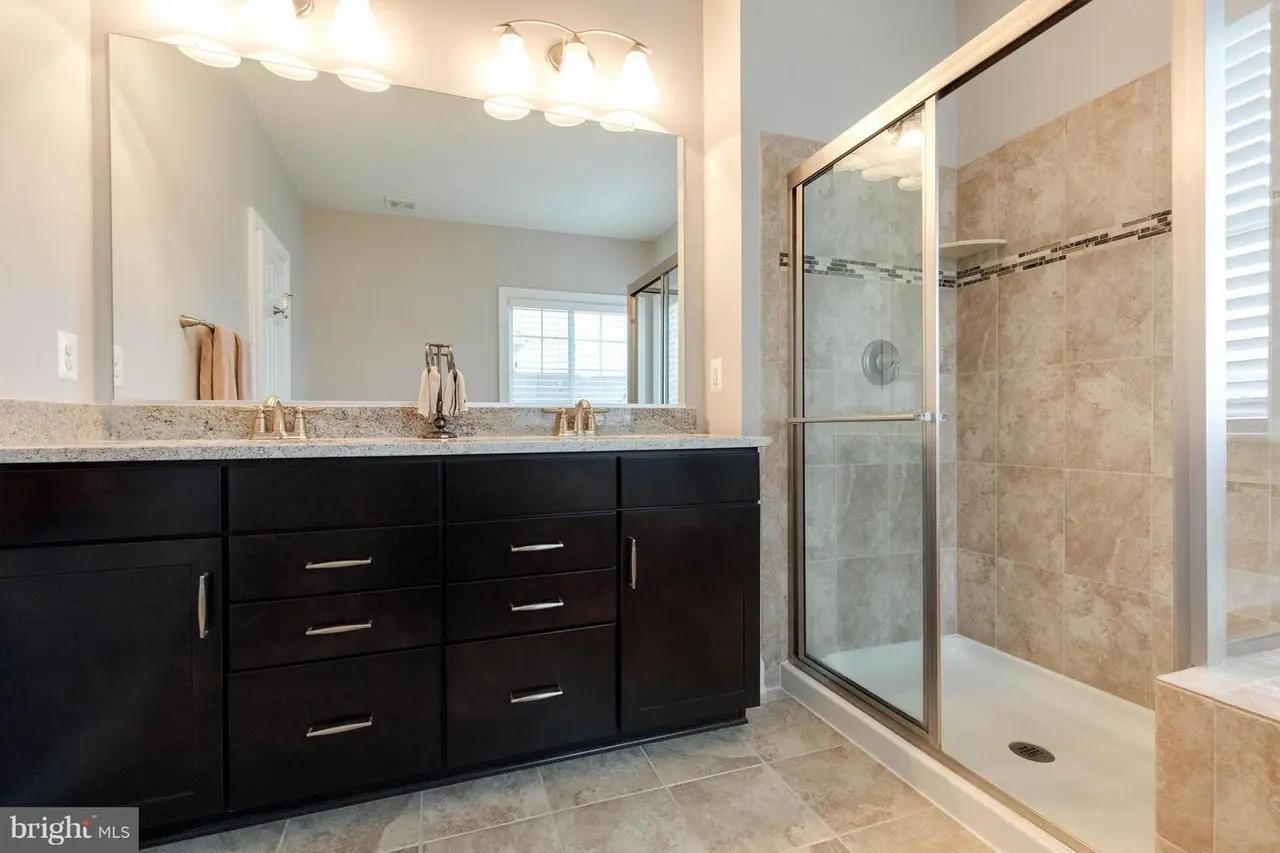 Master Bath - 1717 Taymount Ter NE
