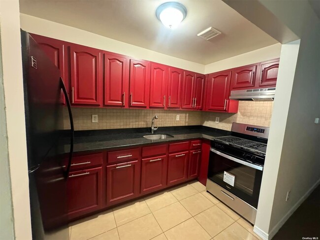 Building Photo - 92-17 190th St