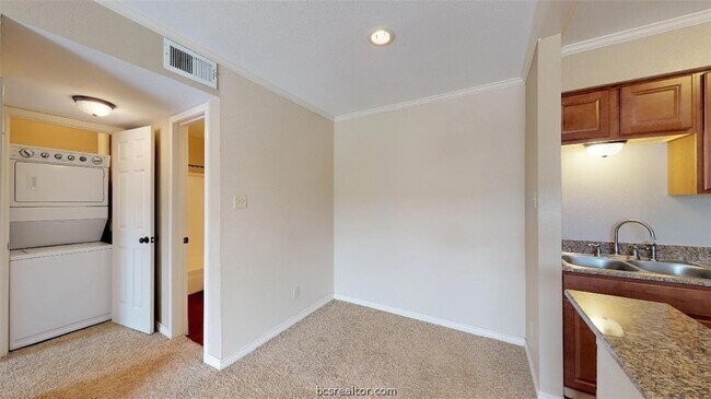 Building Photo - 904 University Oaks Blvd