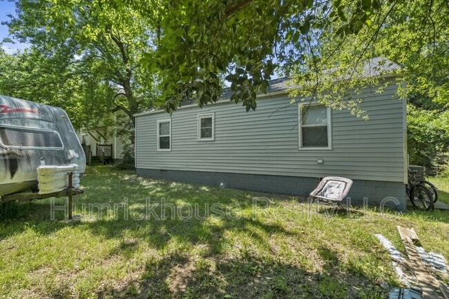 Building Photo - 2320 Olando St