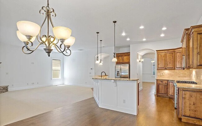 Building Photo - Gorgeous 3 bed 2 bath home in the heard of...