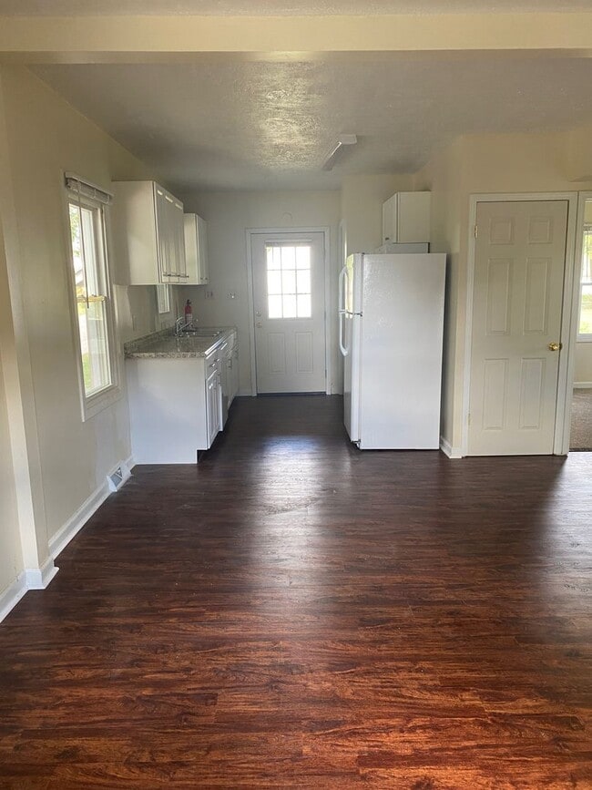 Building Photo - 311 Abbey St.