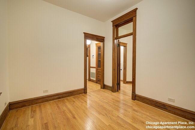 Building Photo - 1433 N Wells St