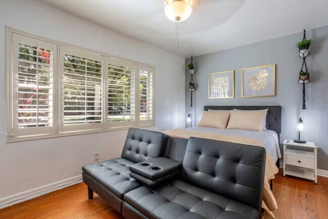 Building Photo - 3120 Peel Ave