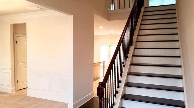 Building Photo - 235 Broadmoor Dr