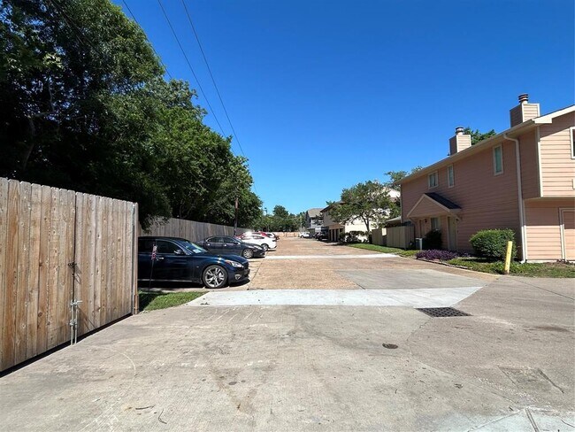 Building Photo - 5989 Allday Dr