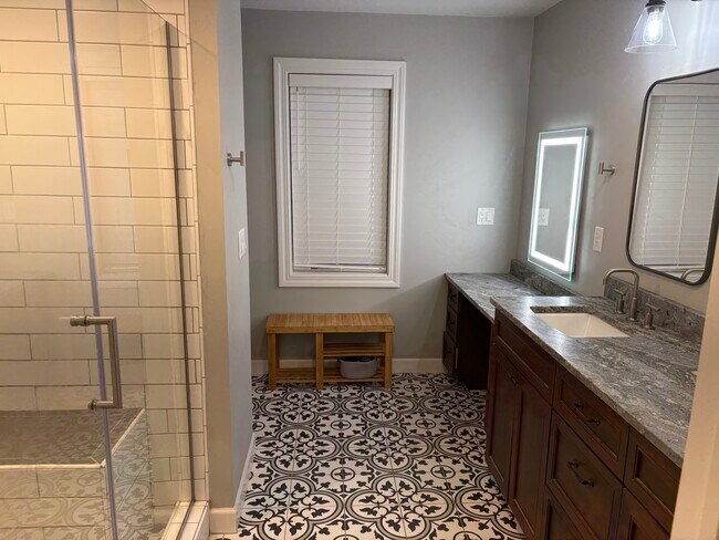 Building Photo - Craftsmen Ct Greenville
