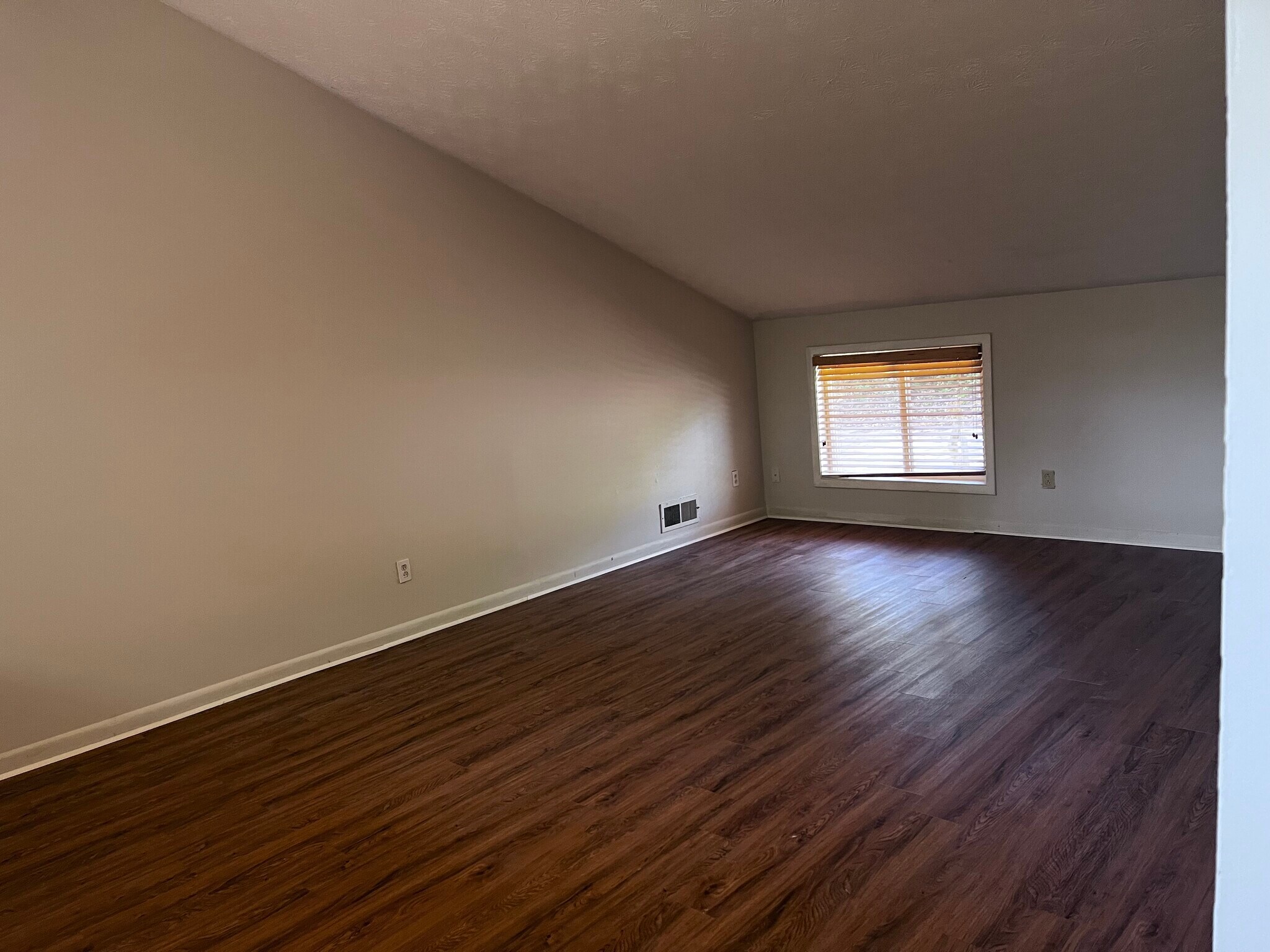 Building Photo - 2288 Paces Ferry Rd SE