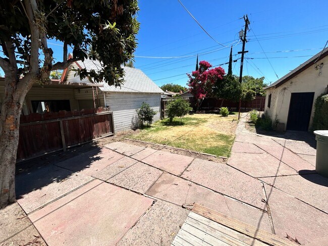 Building Photo - 4 Bedroom/2 Bath Modesto Ca