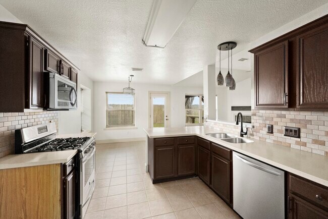 Building Photo - 1243 Willow Branch Dr