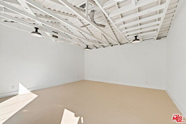 Building Photo - 11363 Gladwin St