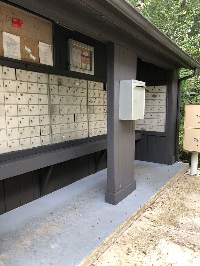 Building Photo - EASTWOOD SHORES TOWNHOUSE