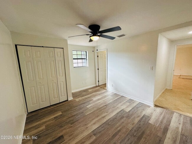 Building Photo - 1904 Delaroche Dr W