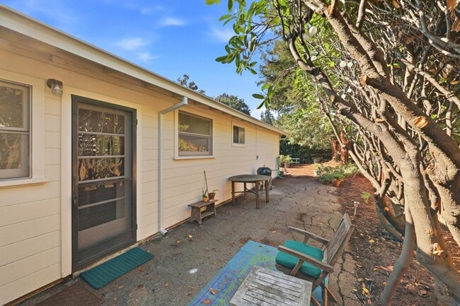 Primary Photo - 429 Pope St