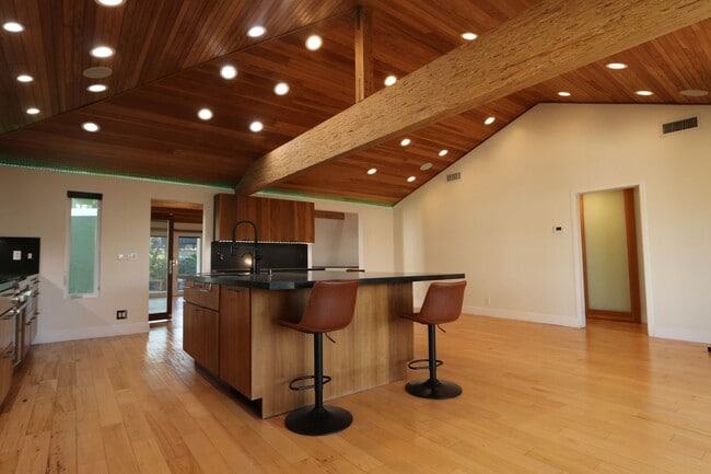 Building Photo - Comfort Meets Style in This Updated Kentwood Home