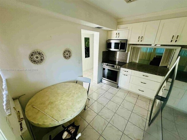 Building Photo - 215 SE 3rd Ave