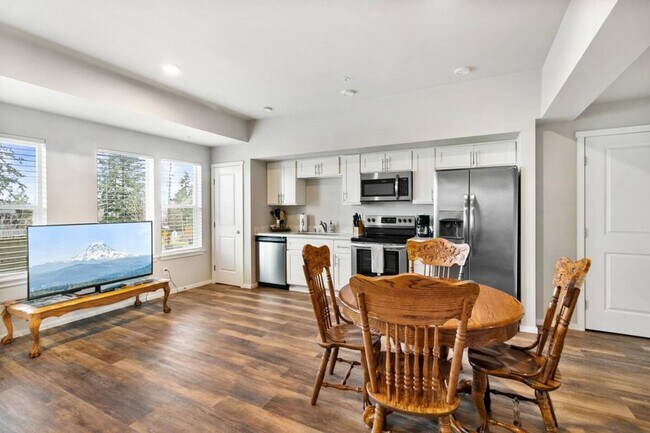 Building Photo - 624 E 32nd St