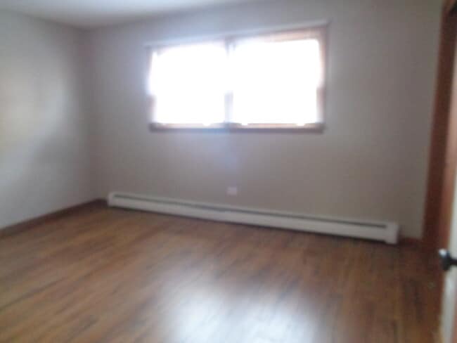 Building Photo - 10533 Parkside Ave