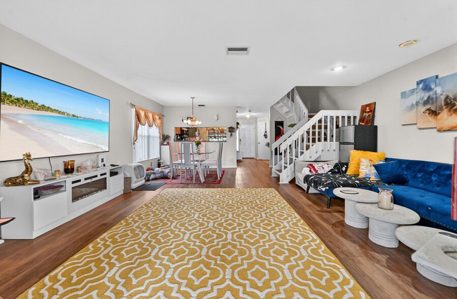Building Photo - 4587 Carambola Cir S