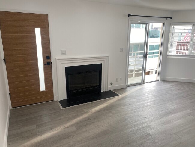 Building Photo - 213 Moonstone St