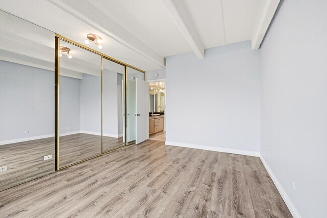 Building Photo - $1,095.95, 1 bed, 1 bath, located in Denver with a gorgeous sunroom
