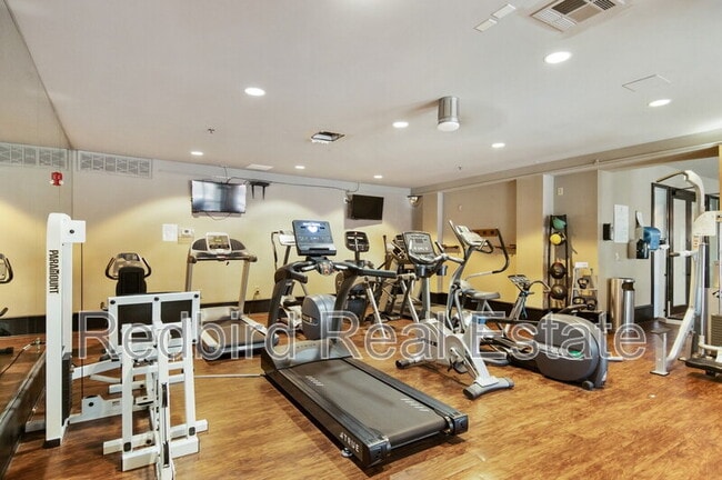 Building Photo - 1803 Broadway