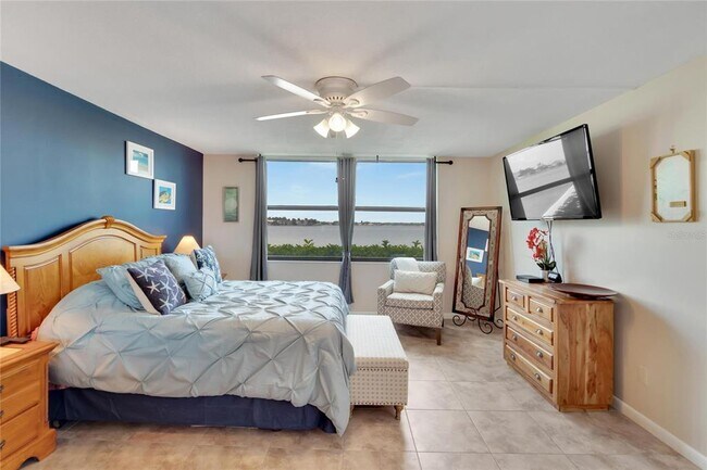 Building Photo - 7700 Sun Island Dr S