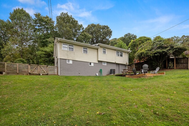 Building Photo - Updated Home West of Asheville