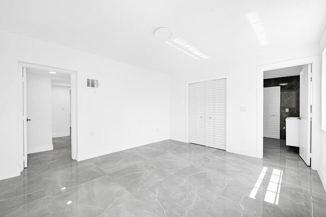 Building Photo - 4040 SW 108th Ave