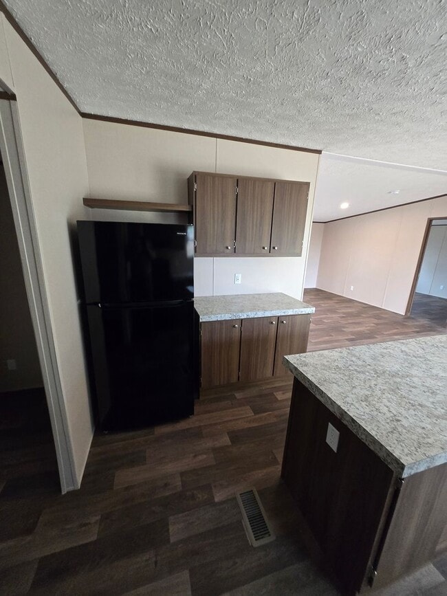 Building Photo - For Rent: Beautiful 3 Bedroom, 2 Bathroom Home