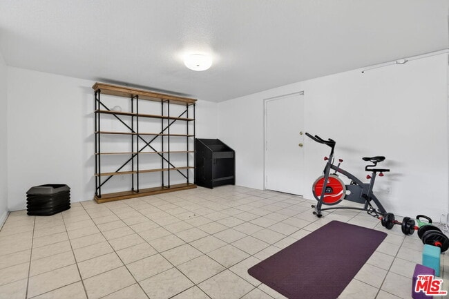 Building Photo - 8611 Burton Wy