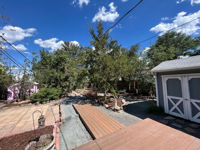 Building Photo - Cute East Denver Bungalow