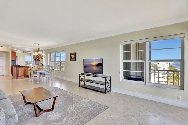 Building Photo - 1021 Hillsboro Mile