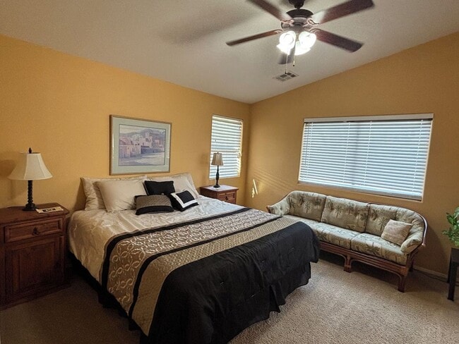 Building Photo - 776 W Fairlane Ct