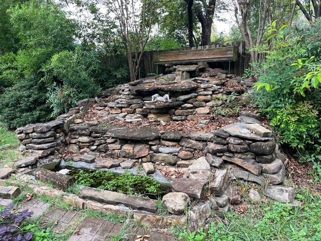 Building Photo - 228 E Circle Dr